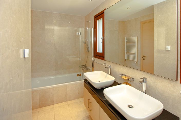 Image No.14-3 Bed House for sale