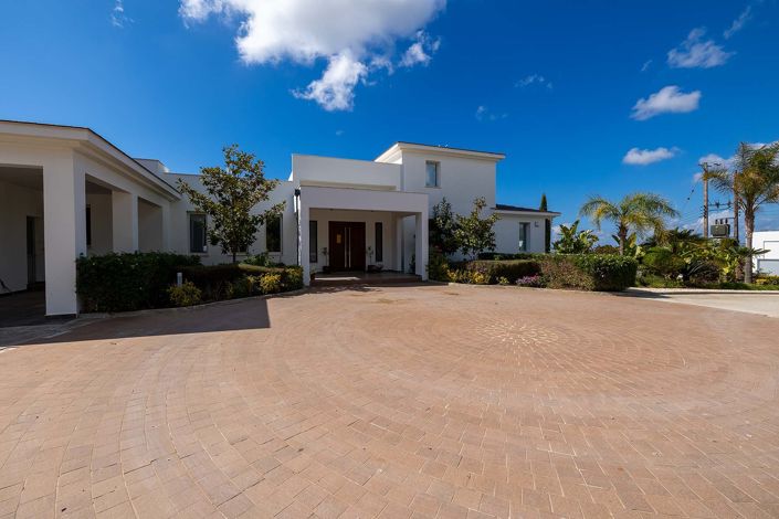 Image No.4-8 Bed Villa for sale