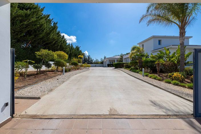 Image No.6-8 Bed Villa for sale