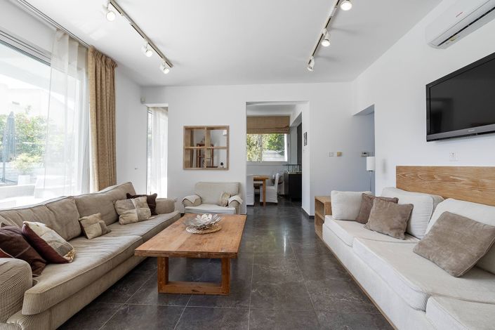 Image No.16-4 Bed House for sale