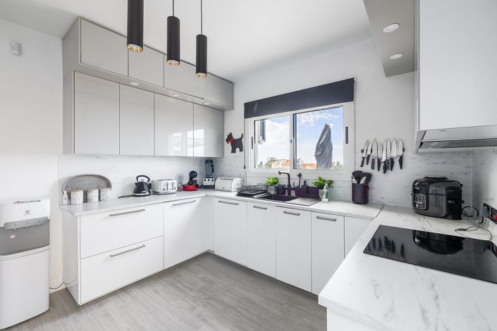 Image No.10-4 Bed House for sale