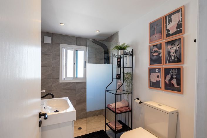 Image No.17-4 Bed House for sale