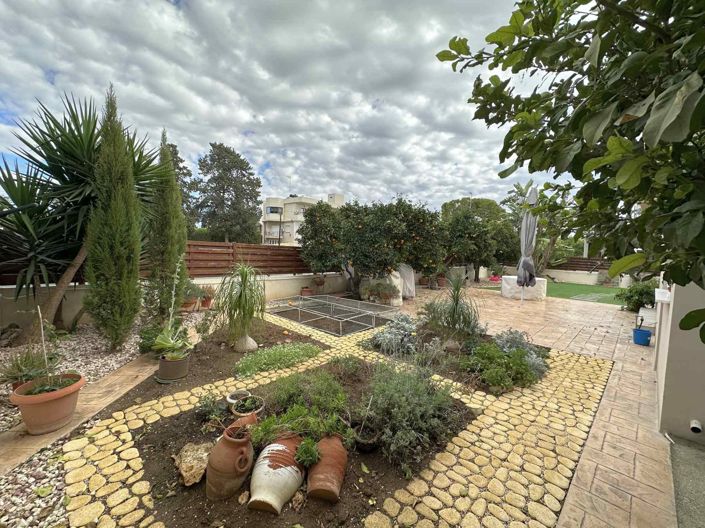 Image No.12-4 Bed House for sale