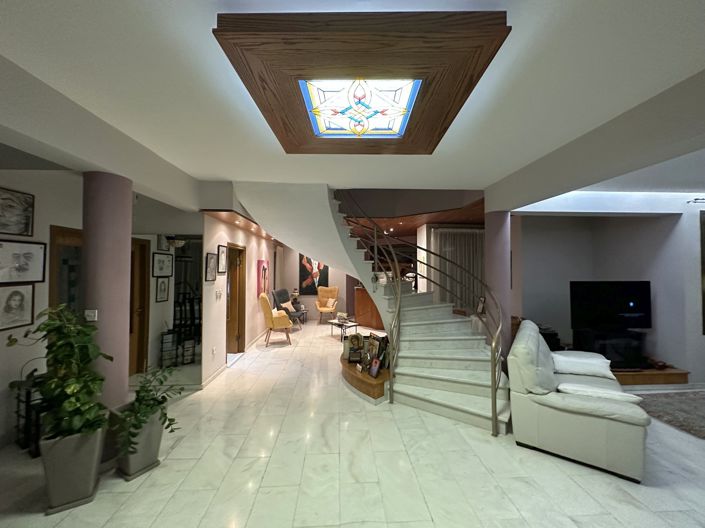 Image No.16-4 Bed House for sale