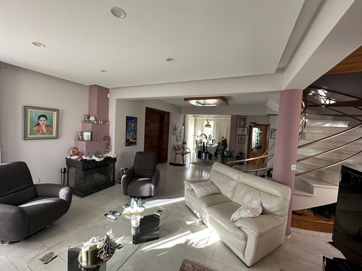 Image No.6-4 Bed House for sale