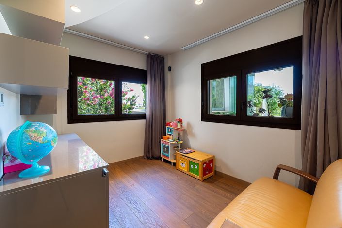 Image No.11-6 Bed House for sale