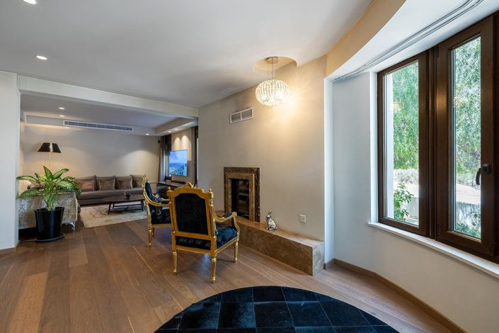 Image No.5-6 Bed House for sale