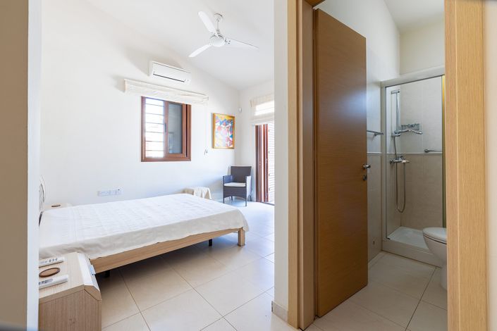 Image No.22-4 Bed Bungalow for sale