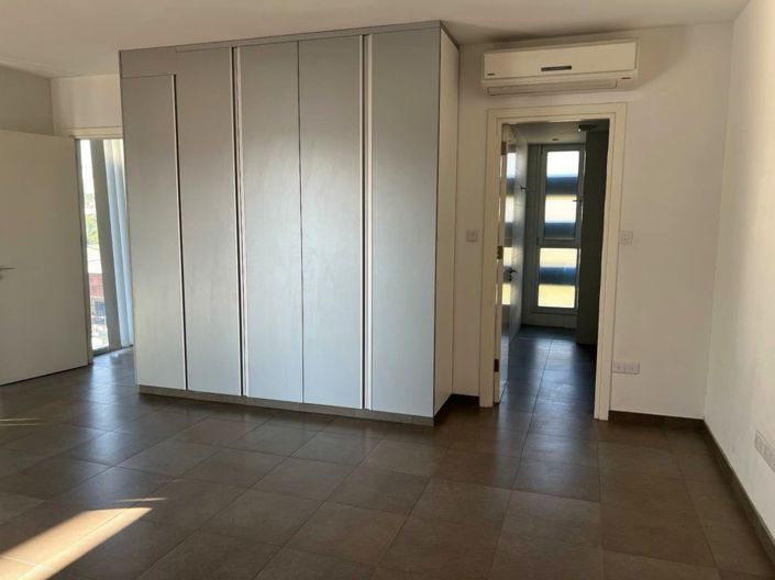 Image No.19-4 Bed Commercial for sale