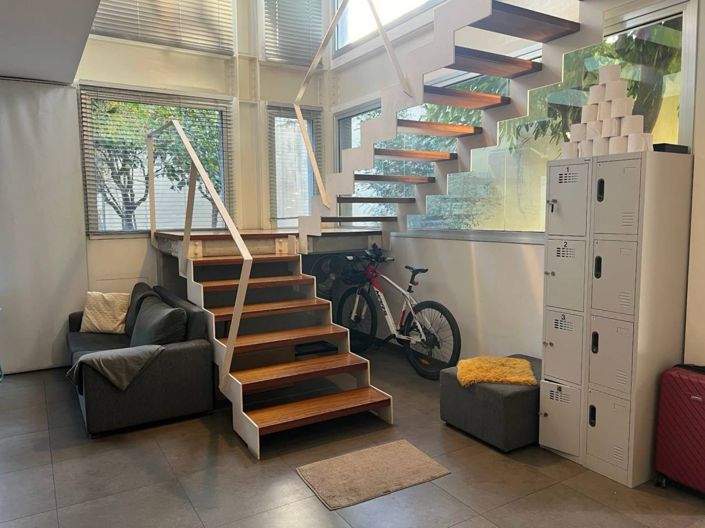 Image No.7-4 Bed Commercial for sale