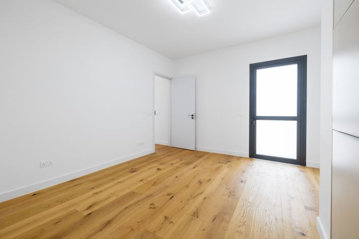 Image No.26-4 Bed Penthouse for sale