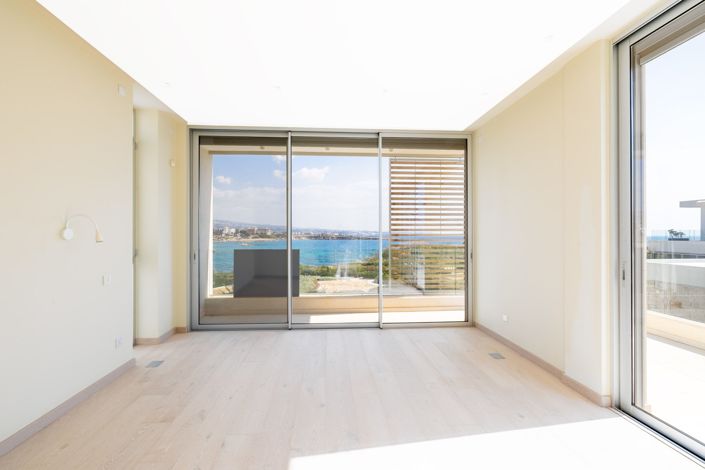 Image No.12-5 Bed House for sale