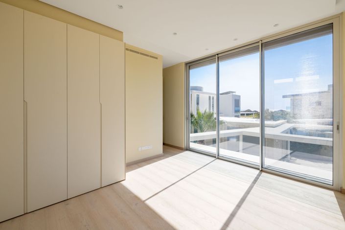 Image No.18-5 Bed House for sale