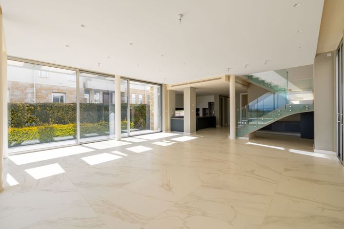 Image No.5-5 Bed House for sale