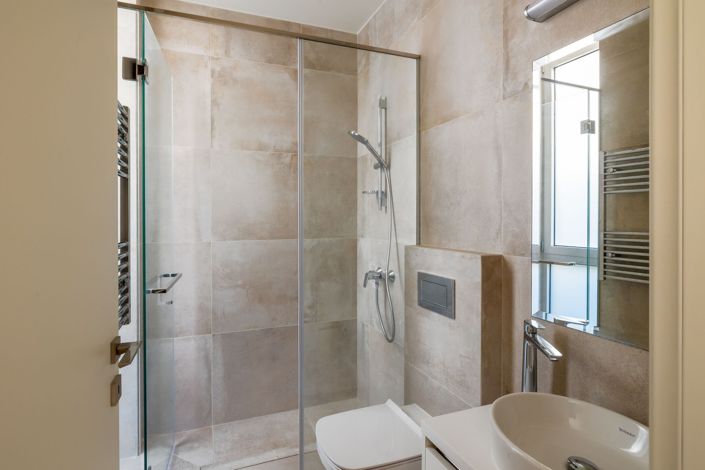 Image No.18-5 Bed House for sale