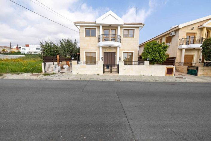 Image No.3-6 Bed House for sale