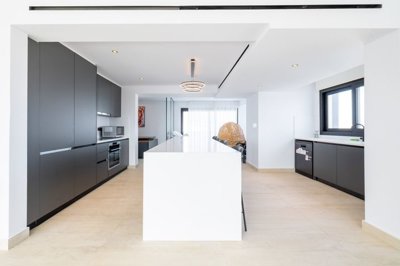 2bbb4013-a3b4-441c-a984-47aef3506ab9