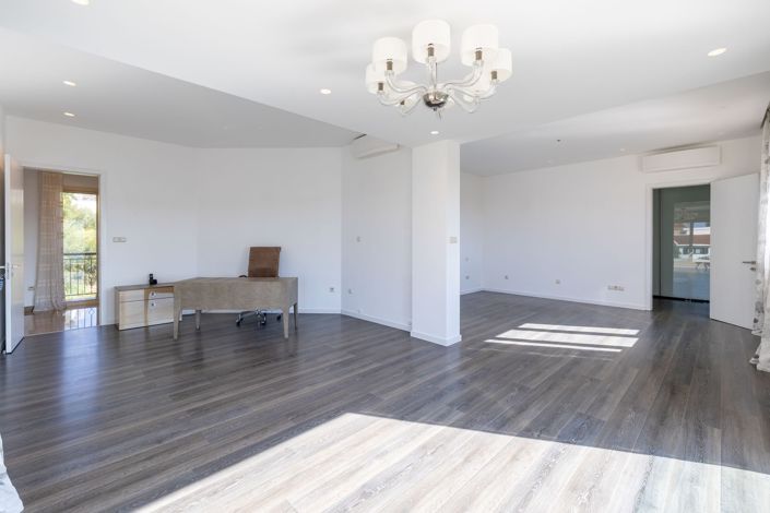 Image No.12-Villa de 5 chambres à vendre à Germasogeia