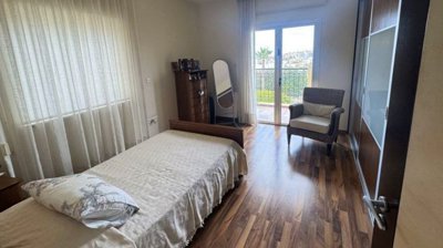 6827d750-1ad7-42df-bf12-6447fcf2e17b