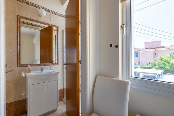 Image No.17-3 Bed House for sale