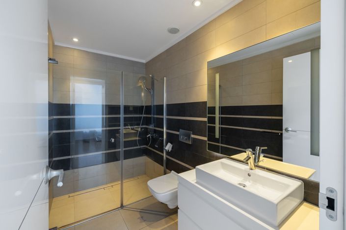 Image No.18-3 Bed Apartment for sale