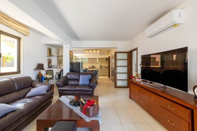 8c92065f-e4f0-4d3f-9c6a-bb84905b0a22