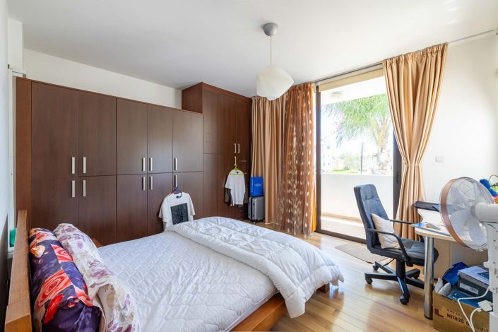 Image No.15-4 Bed House for sale