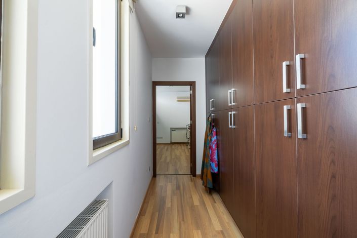 Image No.23-4 Bed House for sale