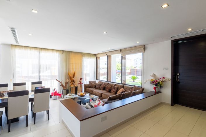 Image No.3-4 Bed House for sale