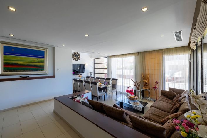 Image No.4-4 Bed House for sale