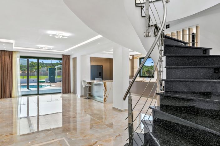 Image No.18-5 Bed Villa for sale