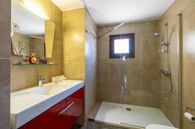 c451d2fd-588a-4ddb-aff9-ffdcc4a8e9a5