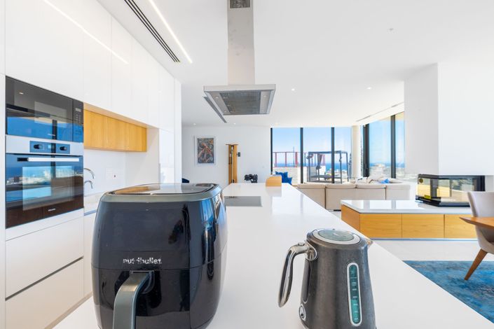 Image No.8-5 Bed House for sale