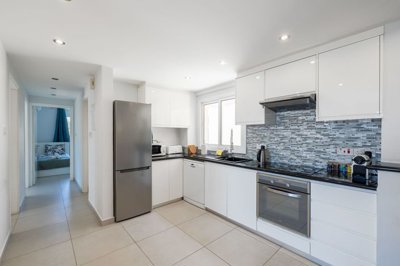 960176bc-c223-4574-8b2a-c1547e37566f