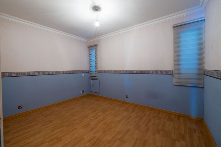 Image No.16-6 Bed Apartment for sale