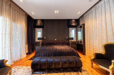 8413df01-d83e-48b1-ab9c-d676a65dfb72