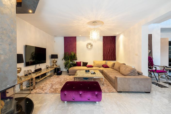 Image No.4-7 Bed Villa for sale