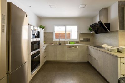 ee5c464b-7d3c-4794-af90-f7331584278b