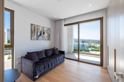 6f8d153d-ed24-4b63-aa3e-b90a32a00f7b