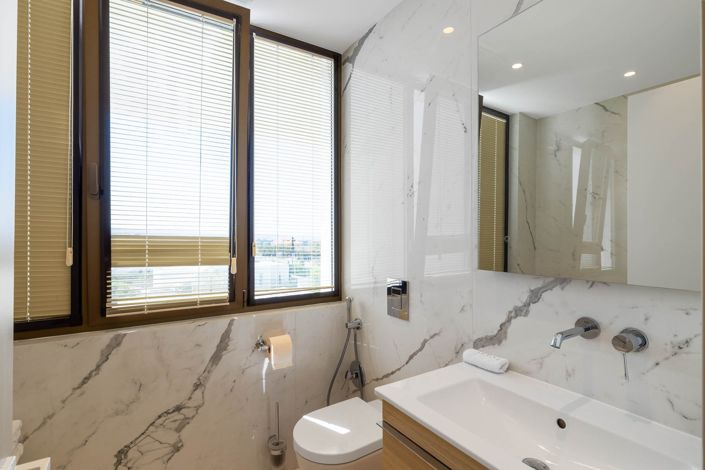 Image No.16-4 Bed House for sale