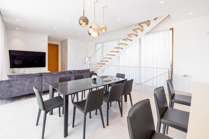 Image No.6-4 Bed House for sale