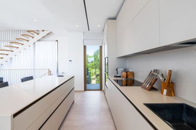 3c2fe373-b5b8-40c0-ad49-187ec6c298a3