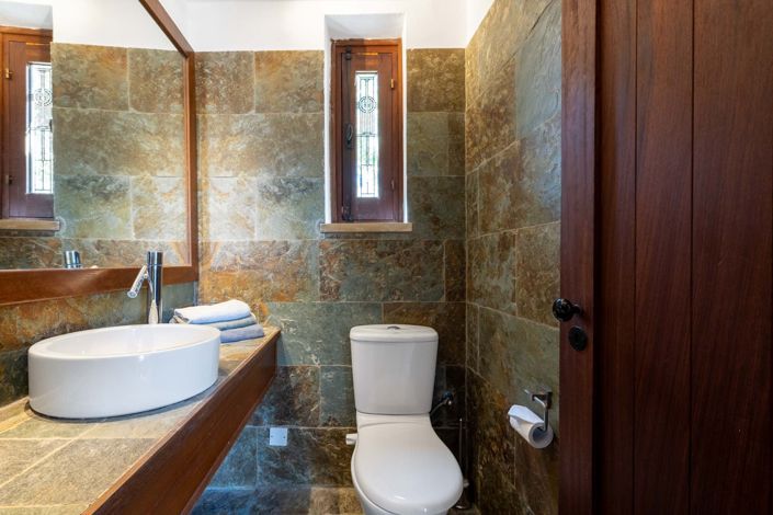 Image No.20-7 Bed House for sale