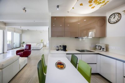 62f9e177-4ede-491b-8f88-d5c58924b2f4