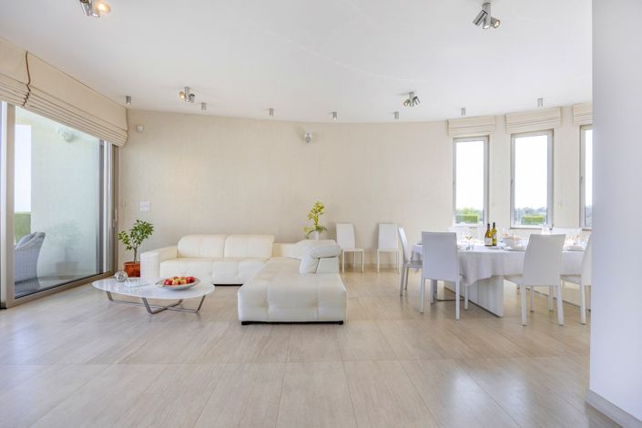 Image No.14-7 Bed House for sale