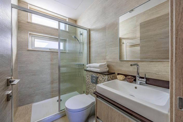 Image No.18-7 Bed House for sale