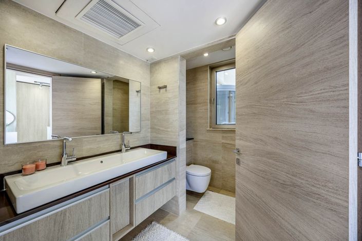 Image No.25-7 Bed House for sale