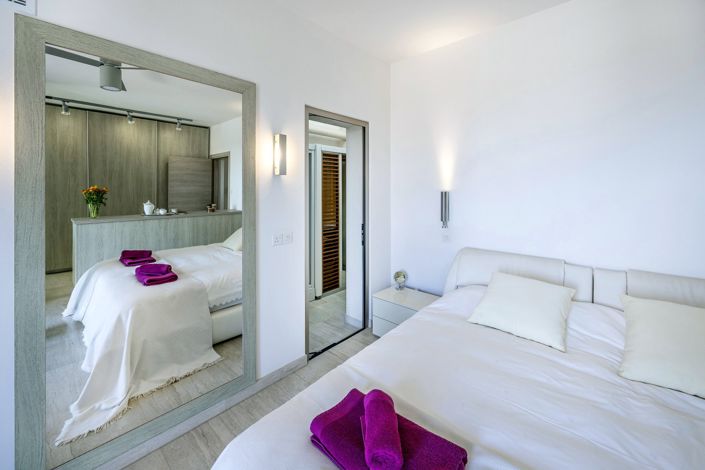 Image No.27-7 Bed House for sale