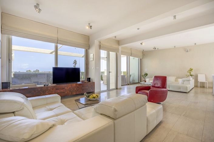 Image No.4-7 Bed House for sale