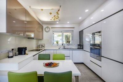 fb980b34-6979-4e17-bd59-18b23ab292f5